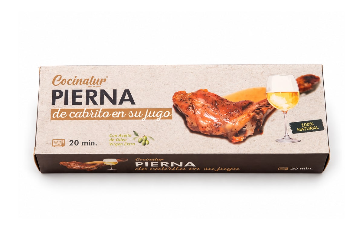 Pierna de cabrito en su jugo · Cocinatur. Fotografía retocada con IA para adaptar fondo y encuadre